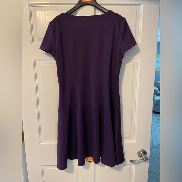 Beautiful purple dress size 16 - Picture 3 of 5
